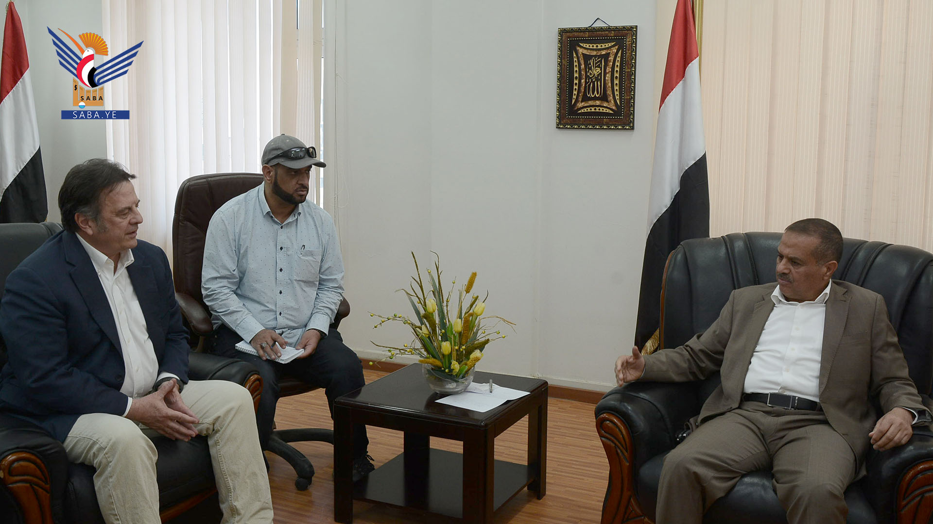 وزير النقل في صنعاء يلتقي منسق الأمم المتحدة ويناقش معه الرحلات المبرمجة لتنفيذ اتفاق الأسرى