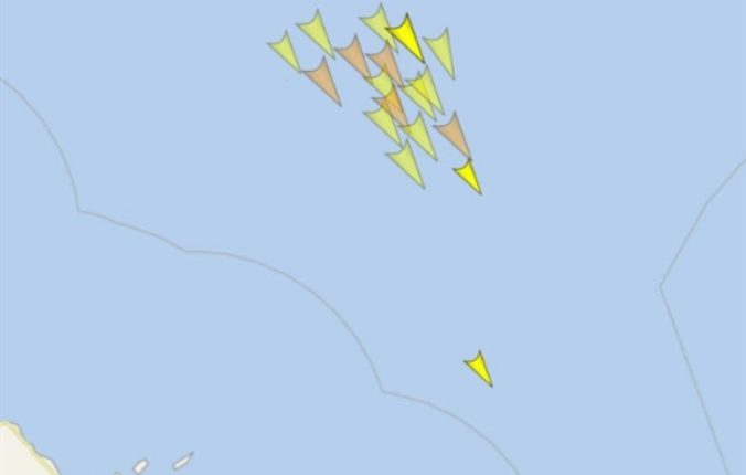 رسم يظهر تجميع القوات الأميركية السفن في البحر الأحمر على شكل قوافل