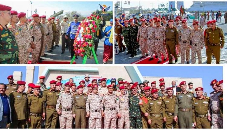 قيادات وزارة الدفاع والأركان تزور ضريح الشهيد الرئيس الصماد ورفاقه